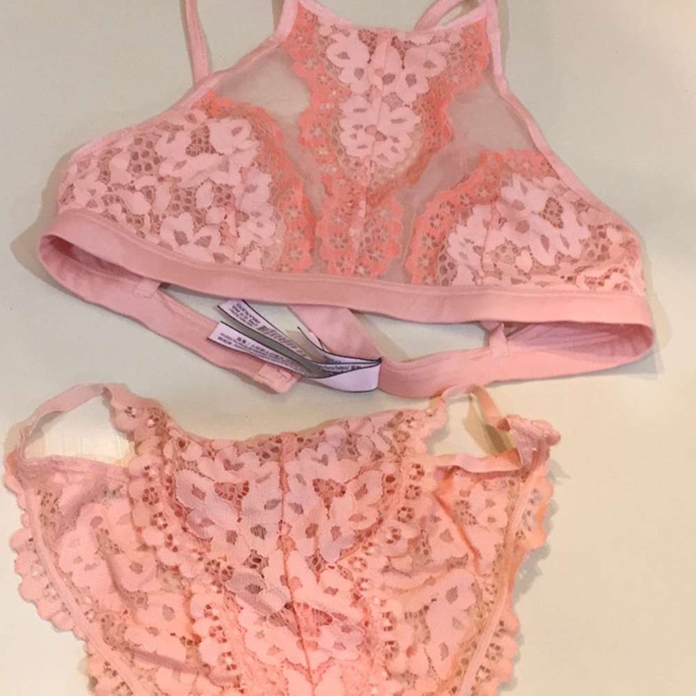 Peach Victoria secret bra and panty set xs bundle